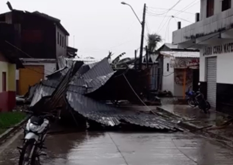 Vendaval arranca telhas e destrói casas e comércios no Amazonas; veja vídeo