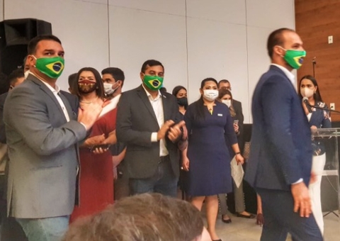 Flávio e Eduardo Bolsonaro destacam importância do turismo no Amazonas