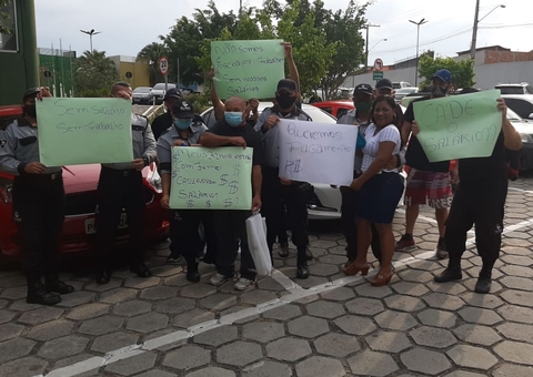 Vigilantes paralisam serviços e fazem protesto em hospital de Manaus