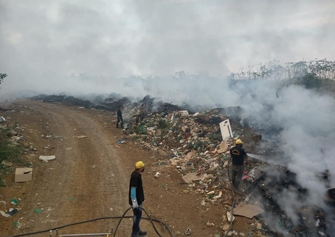 Incêndio descontrolado em lixão assusta moradores no Amazonas