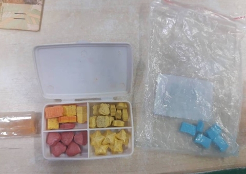 Dono de flutuante é preso em festa regada a drogas em Manaus