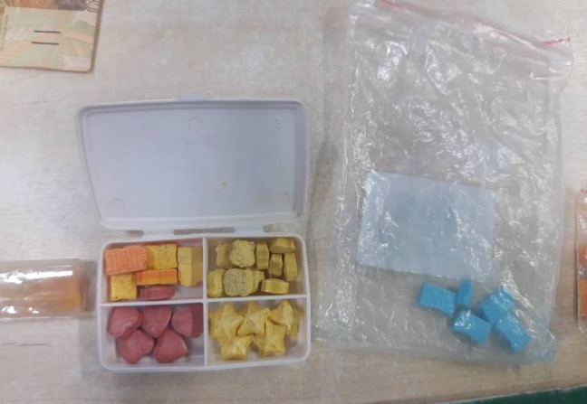 Dono de flutuante é preso em festa regada a drogas em Manaus