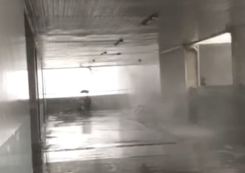 Temporal destrói parte de universidade em Manaus; vídeo