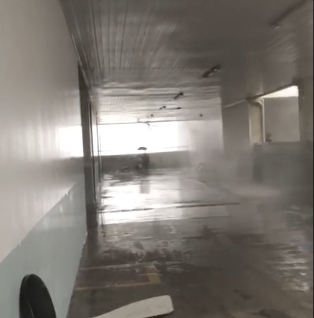 Temporal destrói parte de universidade em Manaus; vídeo