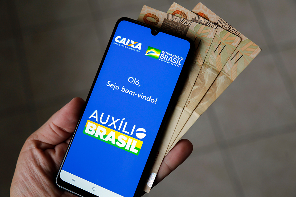 Governo pretende elevar Auxílio Brasil para R$ 600; saiba detalhes