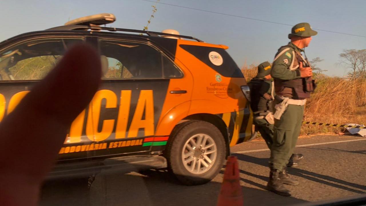 Mãe e filha morrem atropeladas após sofrerem acidente