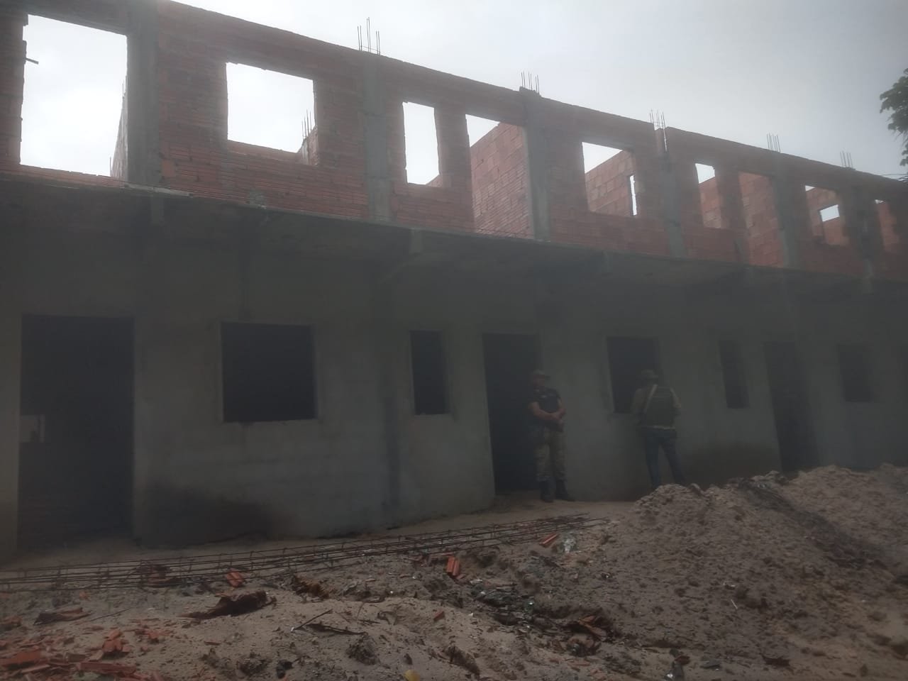 Obra em área de proteção ambiental é interditada em Manaus