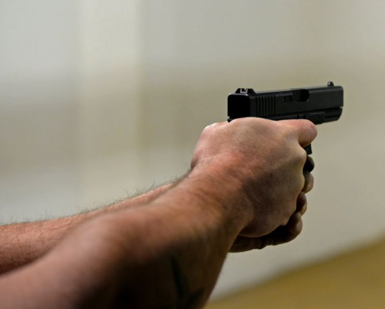 Jovem morre após ser baleado por assaltante em Manaus