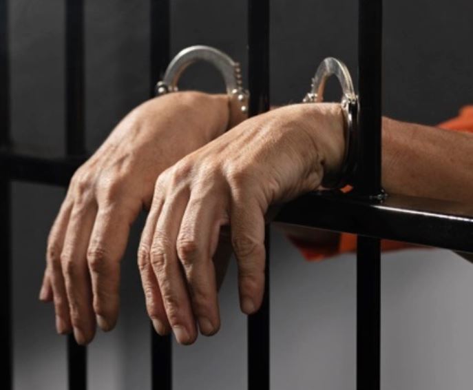 Assaltantes são presos com arma falsa e 'chapolin' em Manaus