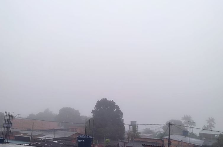 Forte nevoeiro afeta voos e compromete trânsito em Manaus