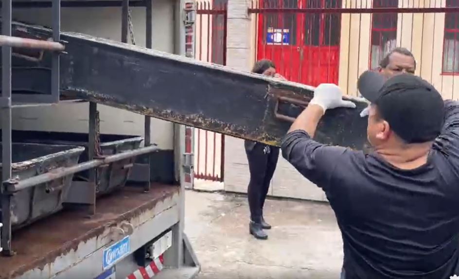 Pai ouve barulho e encontra filho morto dentro de casa em Manaus