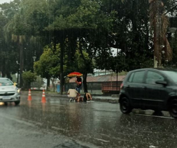 Homem é atropelado ao tentar atravessar avenida em Manaus