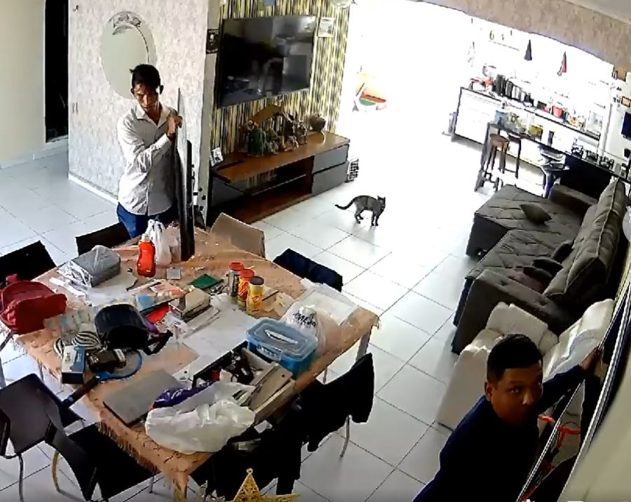 Dupla invade casa e faz a 'limpa' em assalto ousado em Manaus