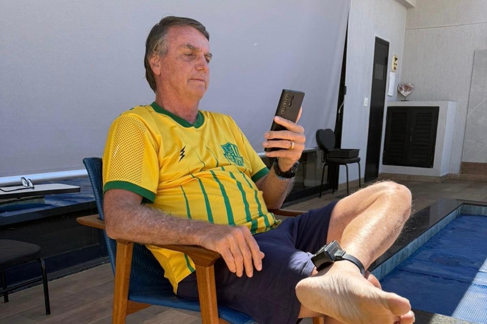 Defesa de Bolsonaro recorre de prisão domiciliar