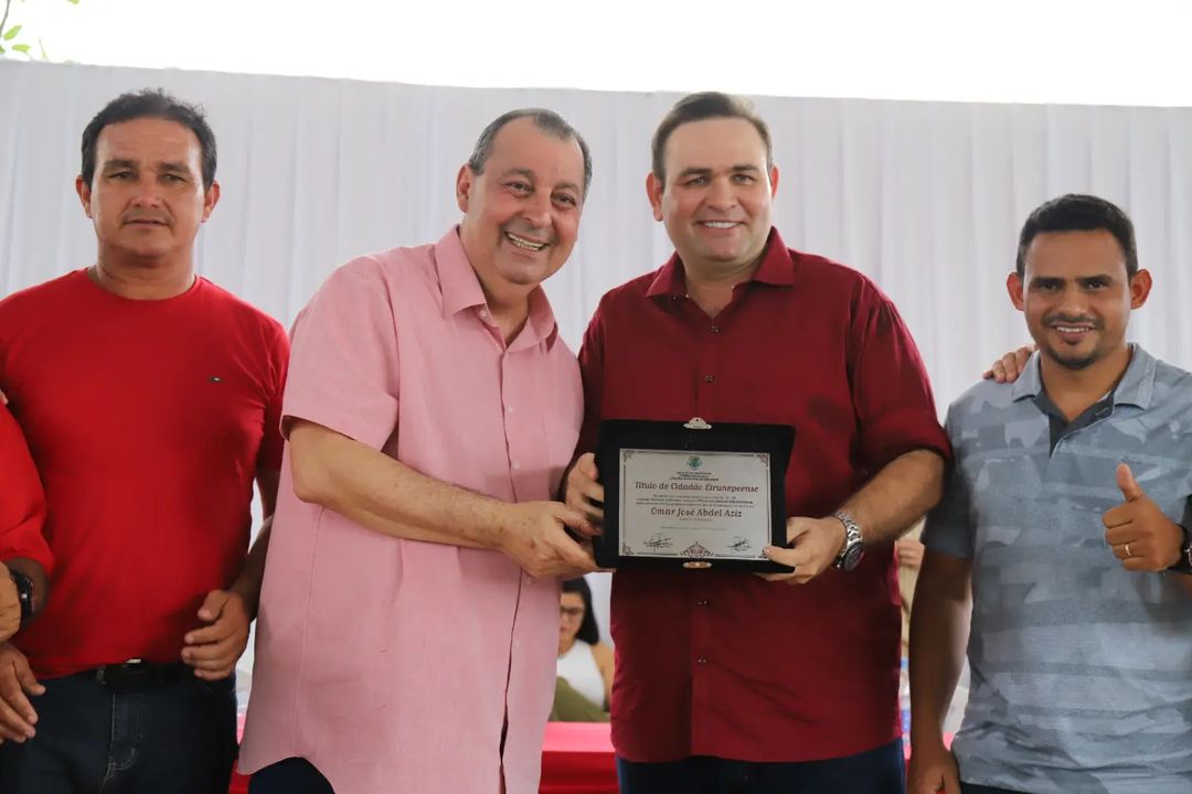Omar Aziz recebe título de cidadão eirunepeense, no Amazonas