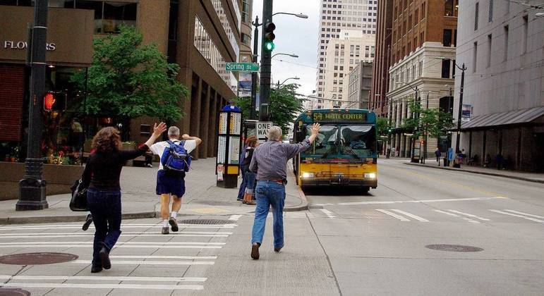 Correr para pegar ônibus todos os dias pode prolongar a sua vida