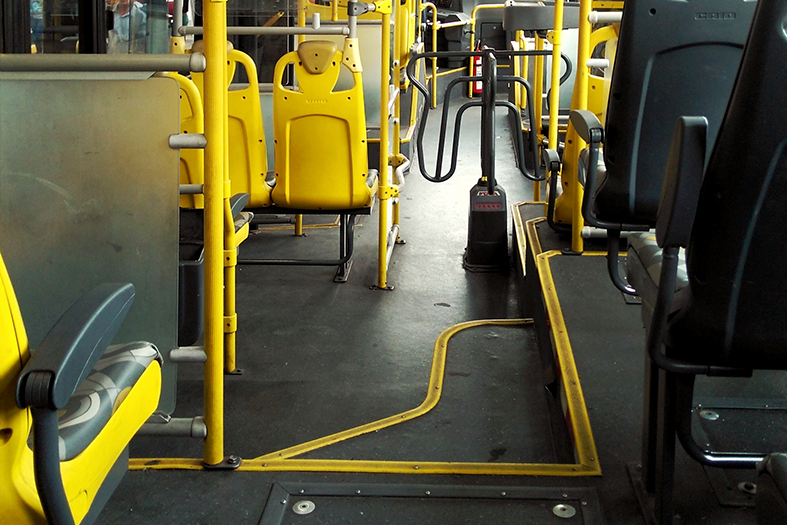 Passageiro será indenizado após sofrer lesão durante acidente de ônibus