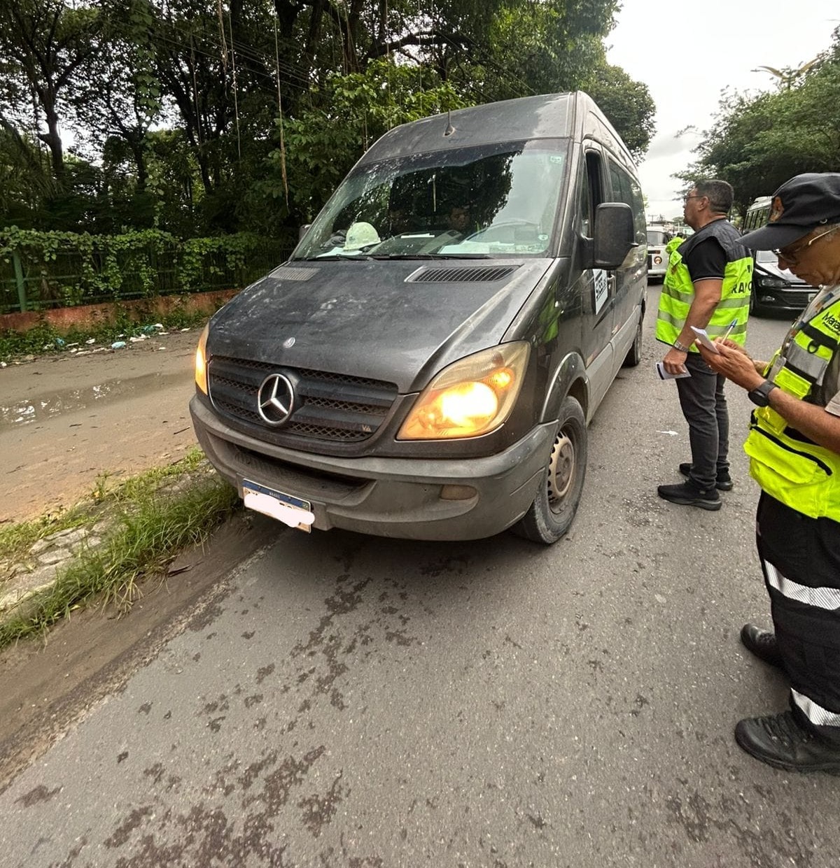 Sete vans clandestinas são apreendidas durante operação no Zumbi