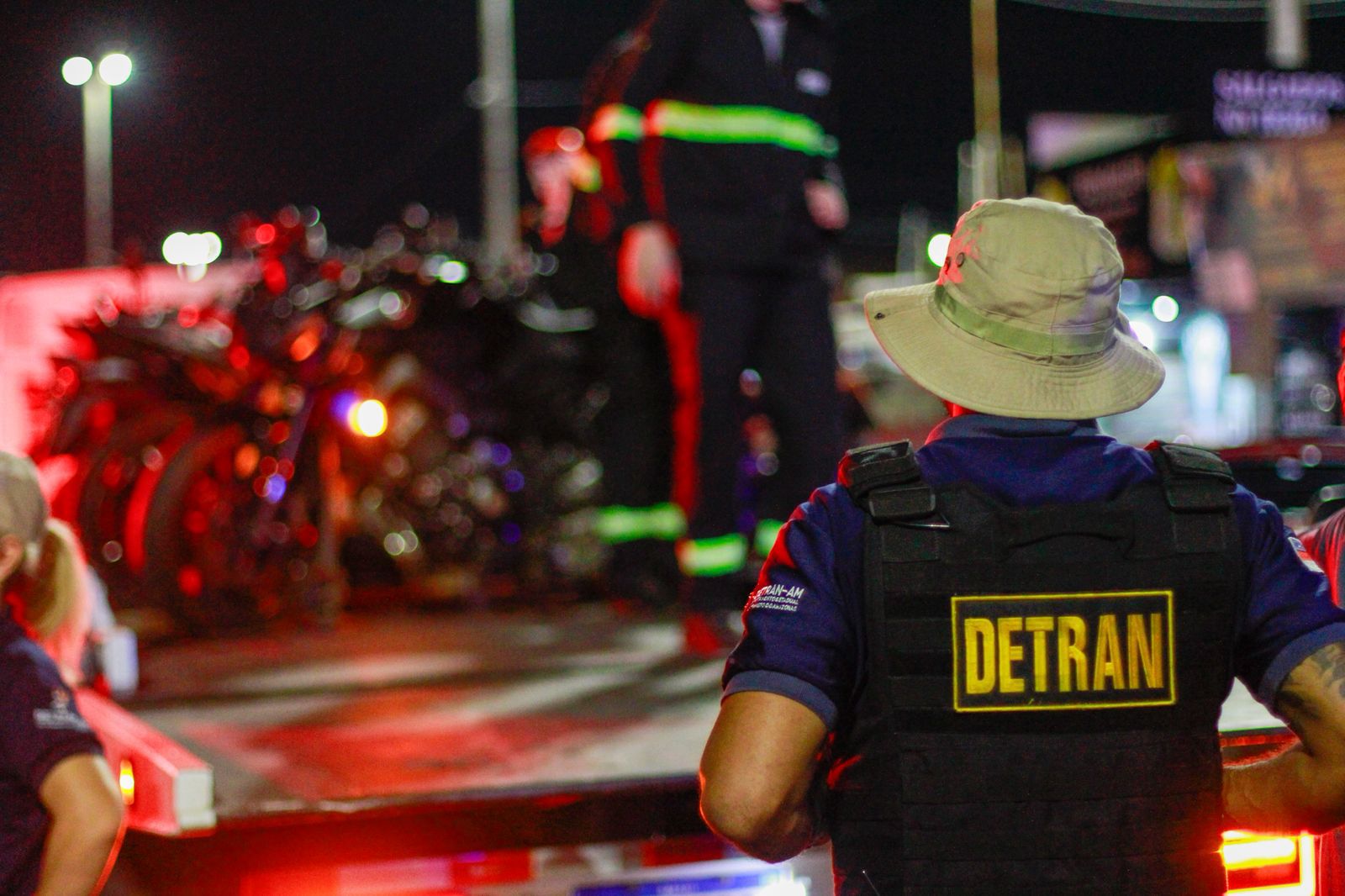 Operação encerra ‘adega’ irregular e apreende motos na avenida Alphaville