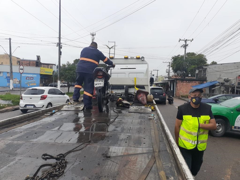 Operação retira ‘mototáxis piratas’ de circulação em Manaus