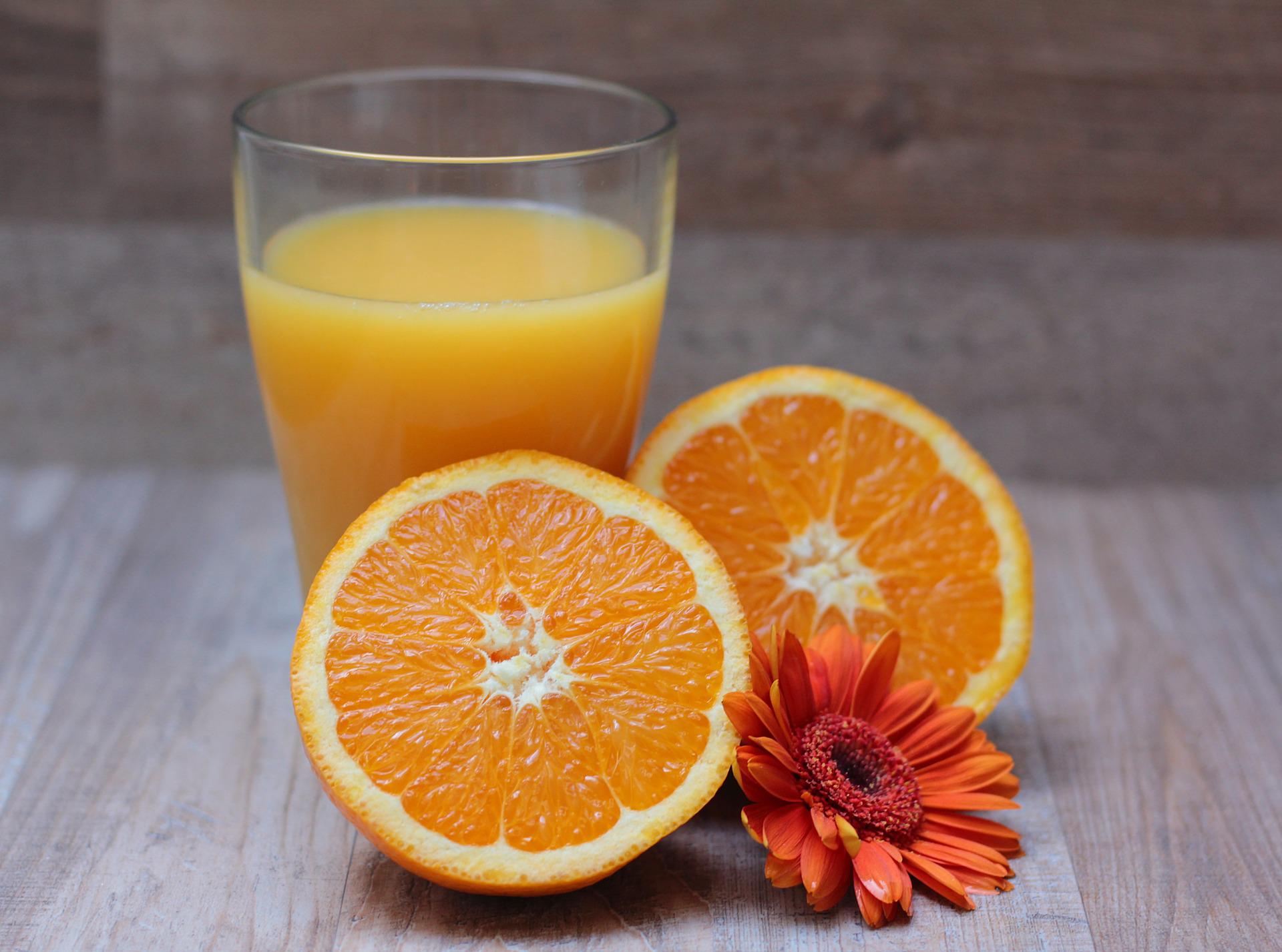 Sofre de insônia? Este suco de salsa e laranja pode te ajudar com isso 