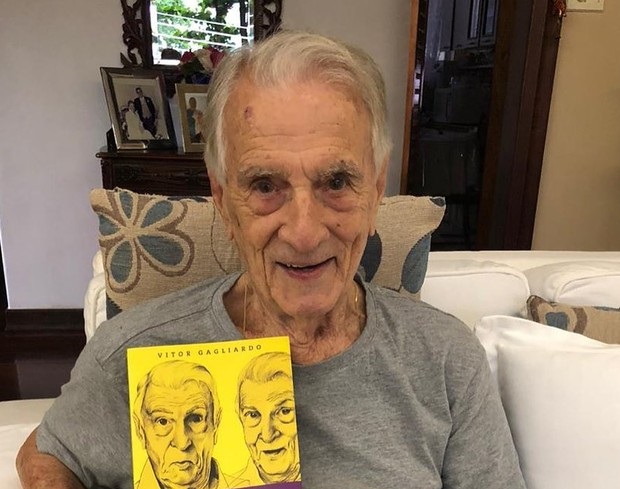 Aos 101 anos, Orlando Drummond está internado em estado grave