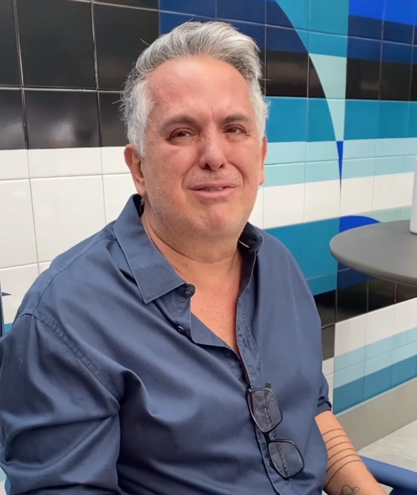 Emocionado, Orlando Morais recebe alta após vencer a covid-19