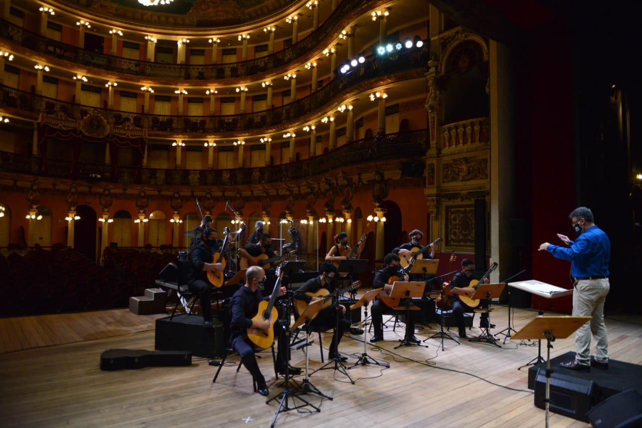 Orquestra de Violões do Amazonas apresenta espetáculo 'Violinistas'