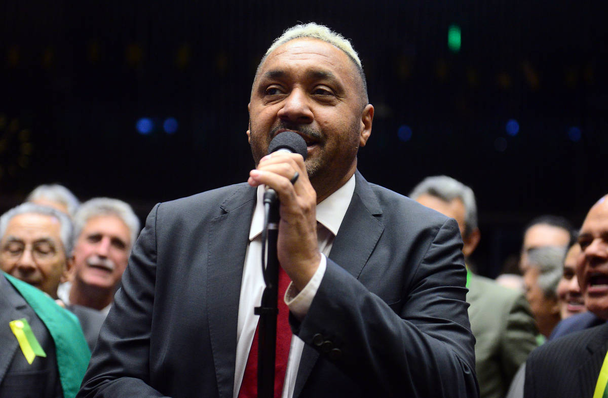 Prestador de serviço acusa Tiririca de importunação sexual: 'Deu uma dedada'