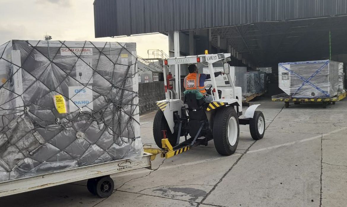 Fiocruz deve entregar hoje mais 5,9 milhões de vacinas contra Covid-19