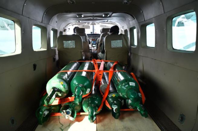 Cidade recebe 8 cilindros de oxigênio para tratar pacientes com covid no AM