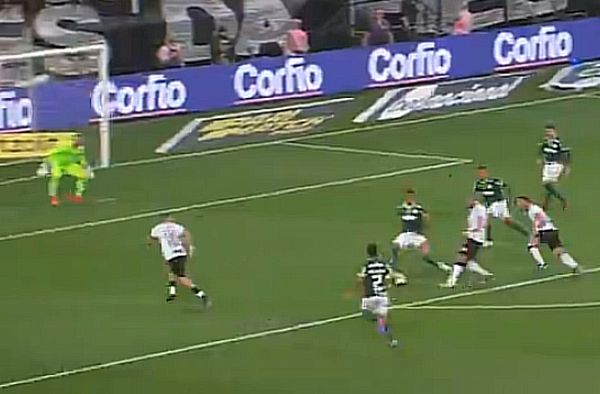 Corinthians e Palmeiras empatam em jogo com muita chuva e show de Rony