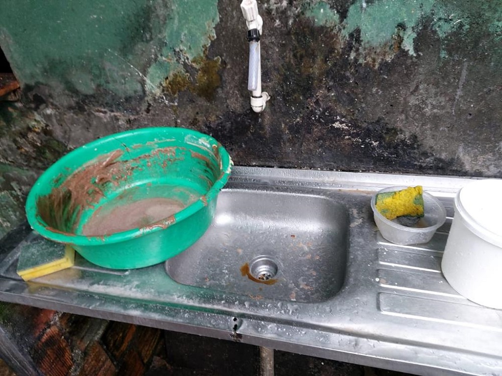 Padaria é interditada após polícia encontrar instalações 'imundas'