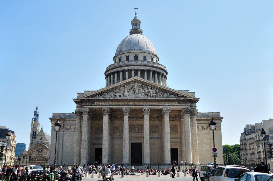 Monumento em Paris é concorrido por guardar tumúlos de personalidades