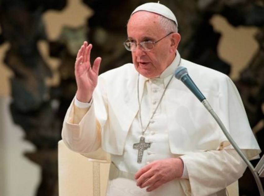 Com aval do Papa Francisco, Vaticano proíbe casamento gay