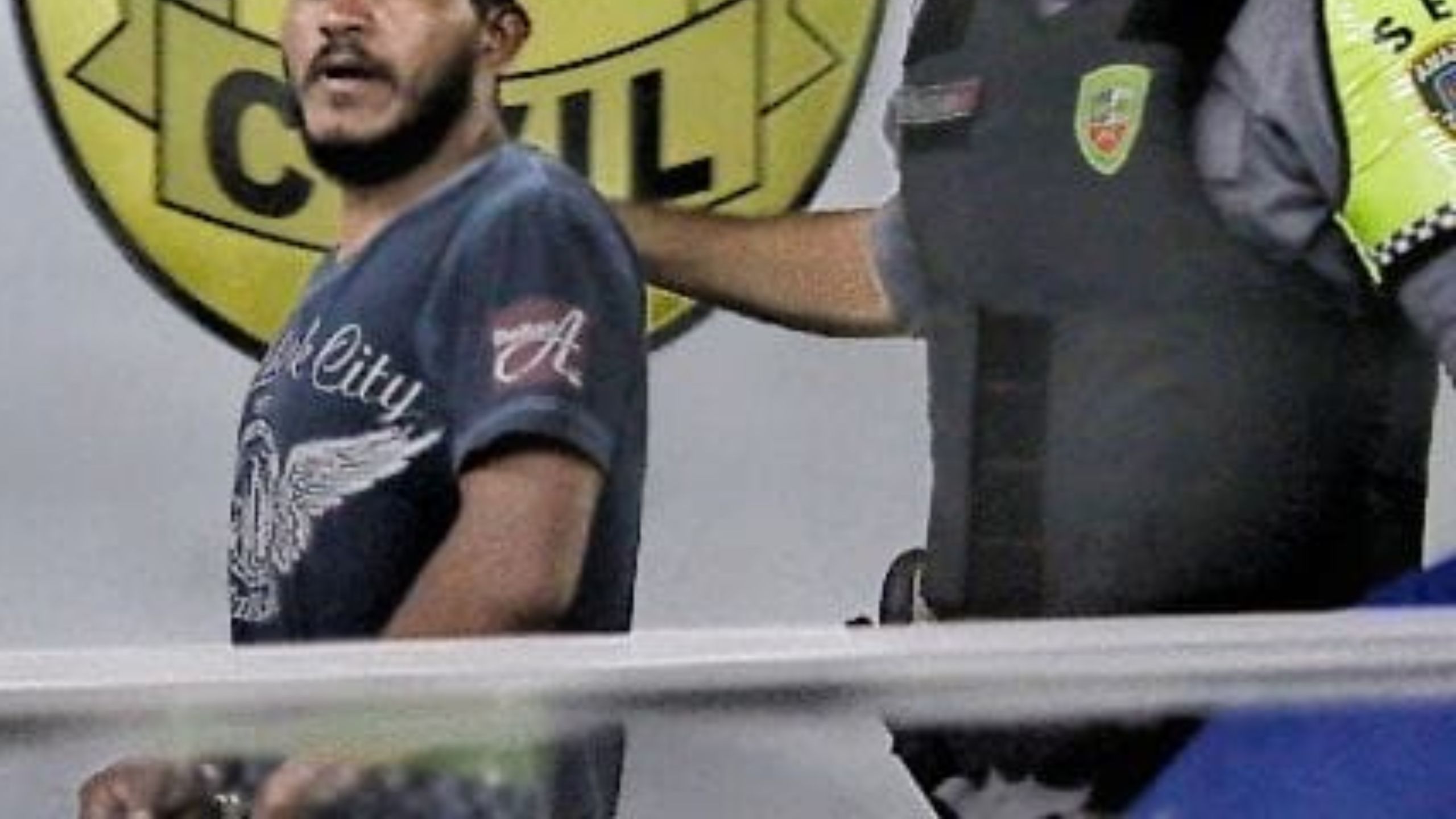 Suspeito de furtar loja no Centro de Manaus é espancado e preso