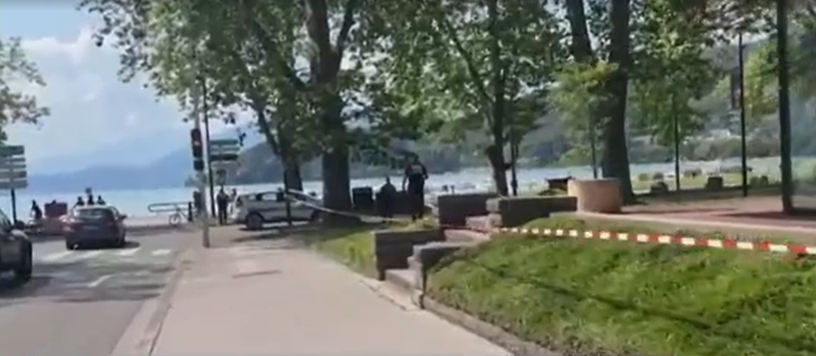 Quatro crianças são esfaqueadas em ataque em parque na França