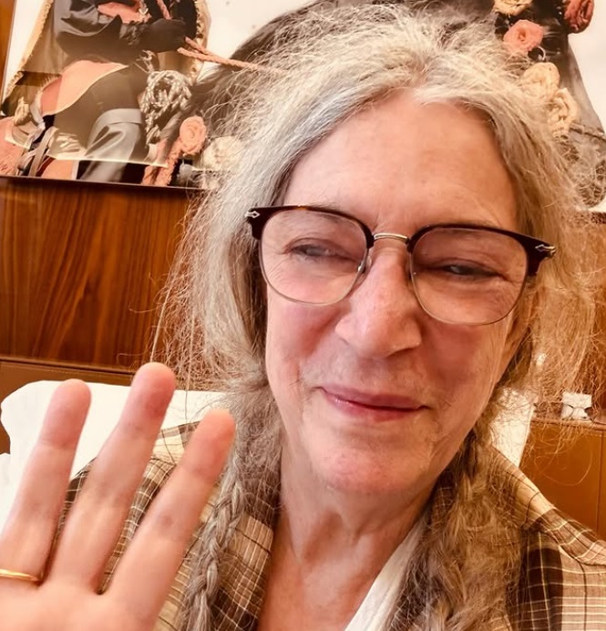 Patti Smith se pronuncia após passar mal durante show