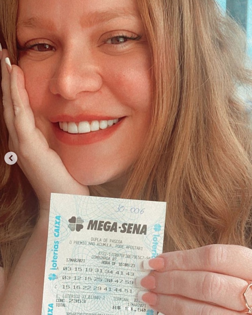 Ex-BBB Paulinha Leite ganha na loteria pela 47ª vez 
