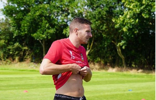 Jogador de time de astro da Marvel perfura pulmão em vitória sobre United