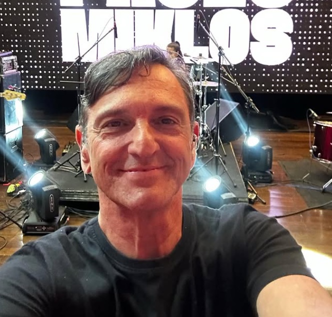 Paulo Miklos, do Titãs, é internado na UTI