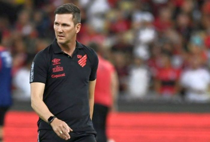Santos anuncia Paulo Turra como novo técnico