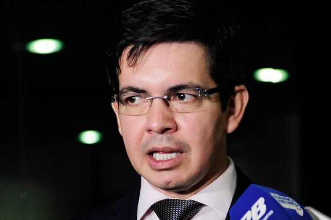 Randolfe diz que Pazuello pode ser preso se não falar a verdade na CPI