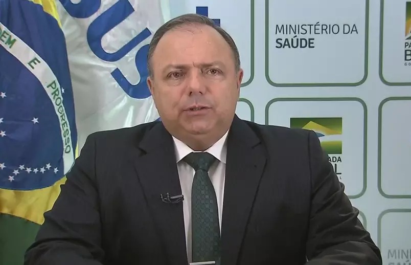 Pazuello nega doença e diz que segue ministro da Saúde