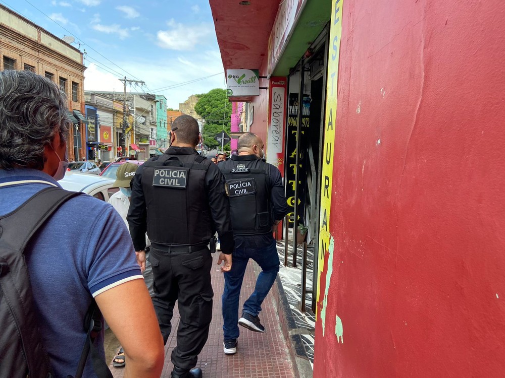 Homem que vendia combos piratas de TVs a cabo é preso em Manaus