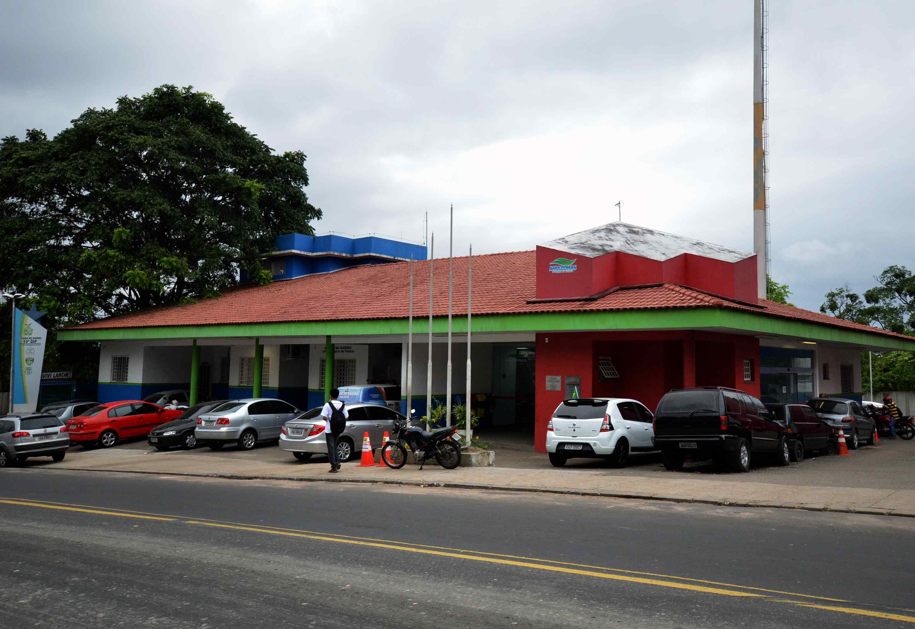 Passageira é ameaçada com fotos íntimas ao esquecer celular dentro de carro por app em Manaus