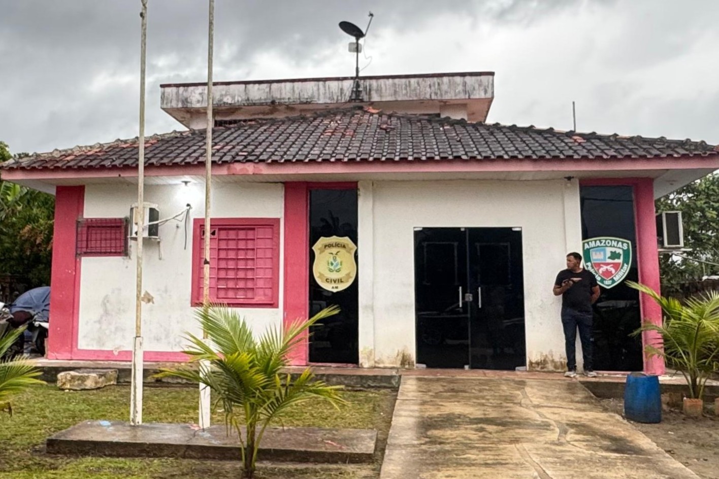 Homem agride esposa a socos até desmaiá-la em Japurá