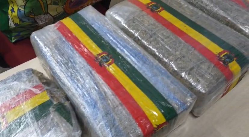 Casal responsável por distribuição de drogas no Coroado é preso