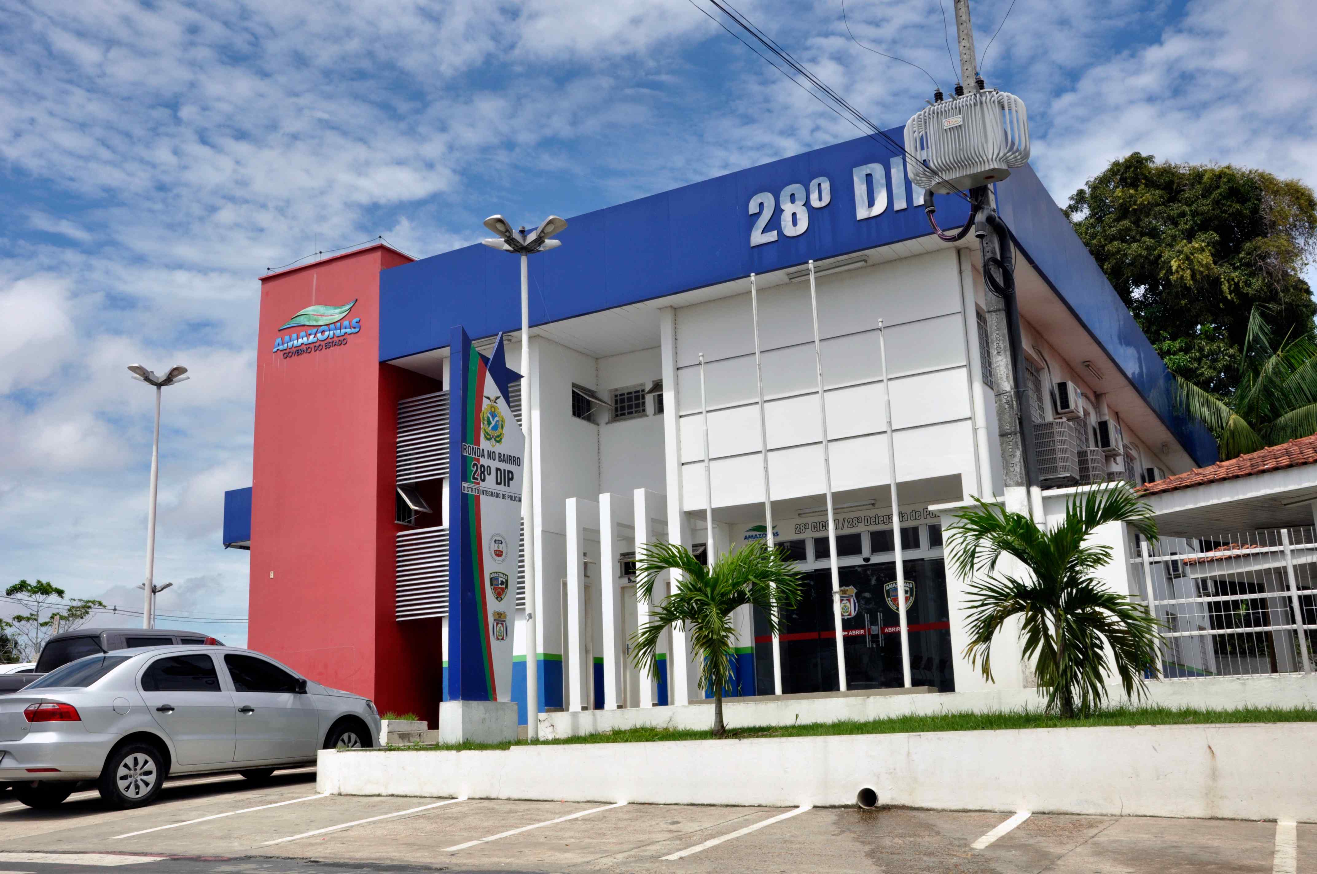 Foragido é preso enquanto passeava em rua de Manaus 