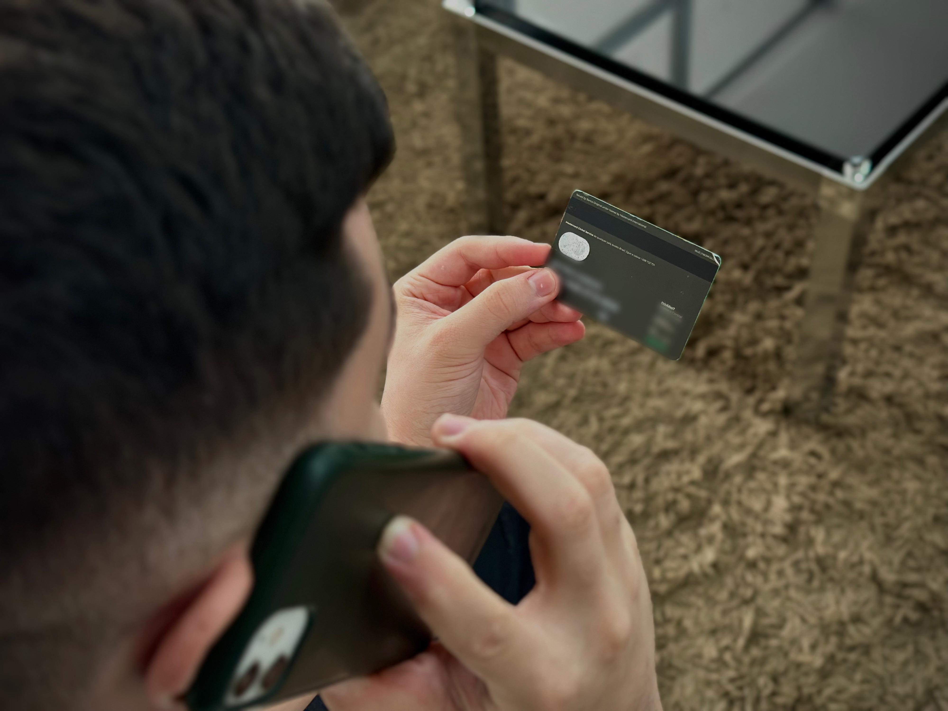 Polícia alerta população sobre golpe da "Falsa Central de Atendimento"